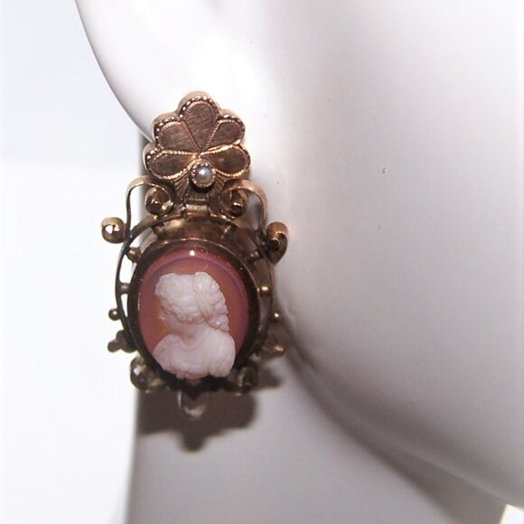 Antique Victorian 14K Gold Sardonyx Cameo - Hard Stone Cameo Pierced Earrings - Picture 4 of 6